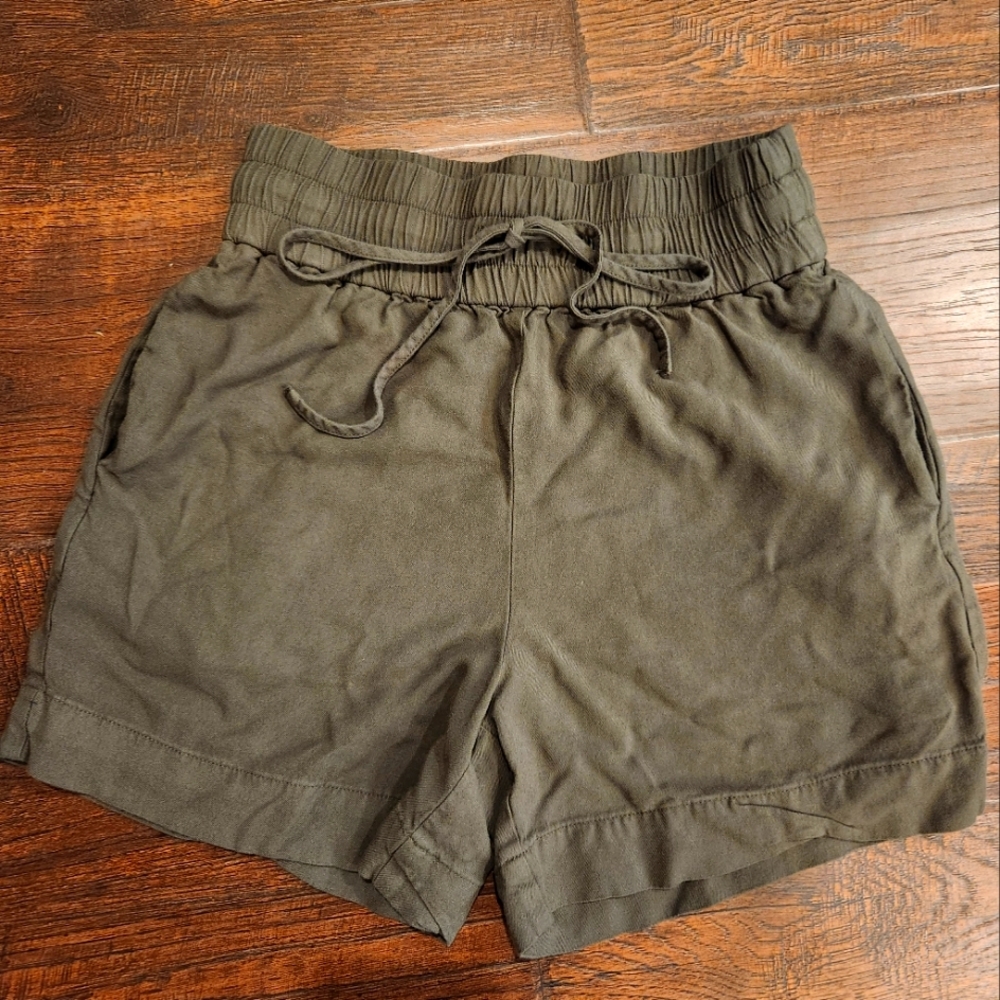 Melrose & Market green shorts